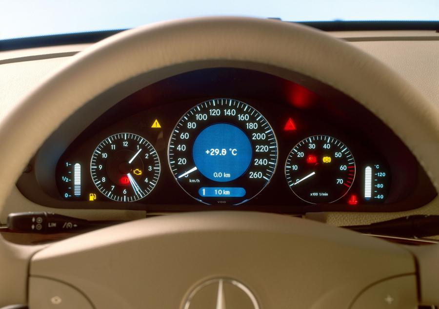  Mercedes-Benz E-Class 2002 года  (фото 348 из 448)